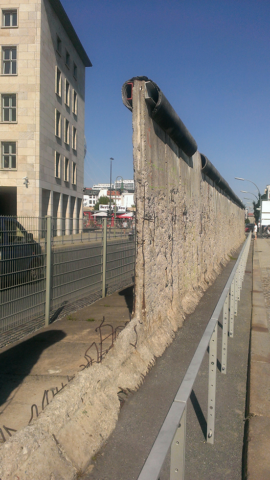 会場近くに現在も残る「ベルリンの壁」の一部